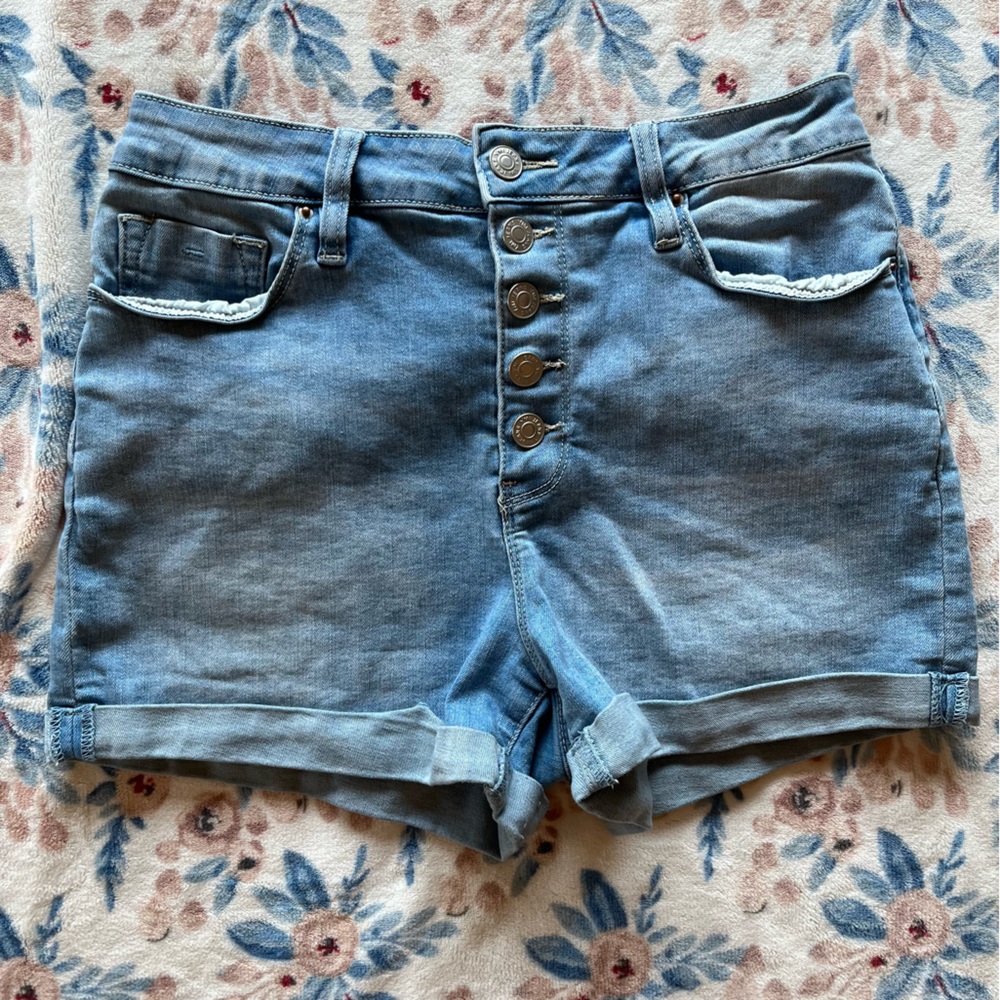 High waisted Blue jean shorts